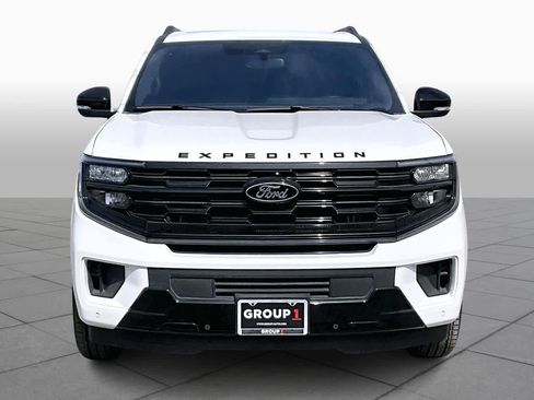 Used 2025 Ford Expedition Max Platinum w/ Stealth Performance Package AWD/4WD image 4