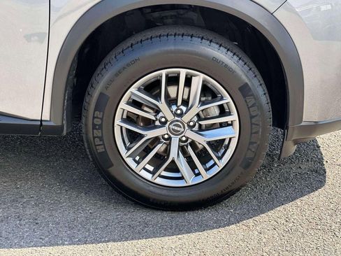 Used 2023 Nissan Rogue S image 7