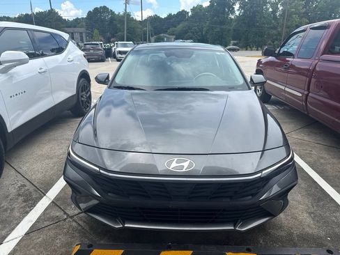 Certified 2024 Hyundai Elantra SEL FWD image 2