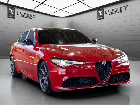 Used 2022 Alfa Romeo Giulia Veloce RWD image 1