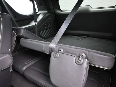 Used 2023 Chevrolet Tahoe Premier RWD image 16