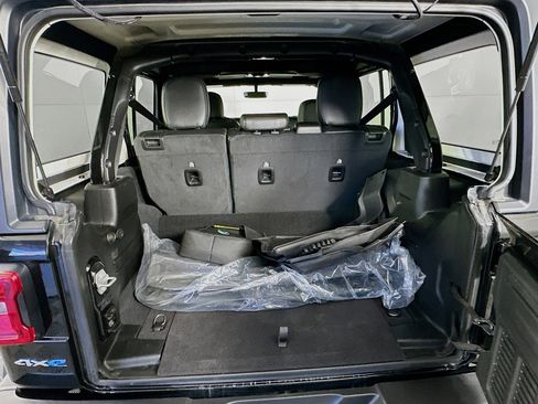 Used 2023 Jeep Wrangler Sahara w/ Cold Weather Group image 28