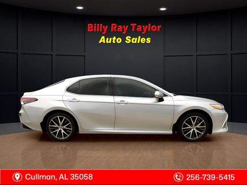 Used 2024 Toyota Camry XLE image 5