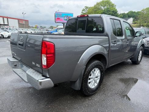 Used 2018 Nissan Frontier SV AWD/4WD image 5