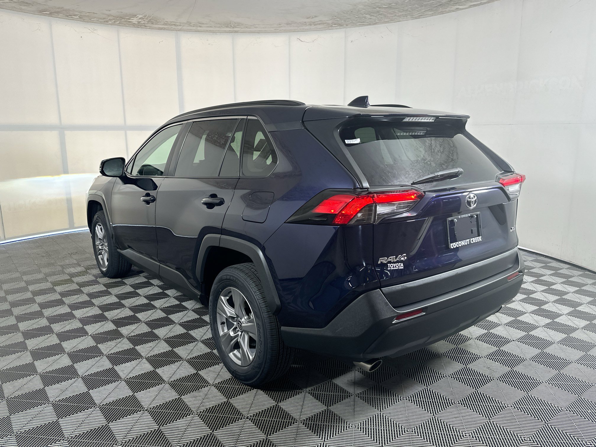 Used 2023 Toyota RAV4 XLE w/ Convenience Package FWD image 5