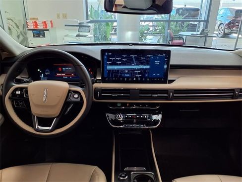 Certified 2025 Lincoln Corsair FWD image 4