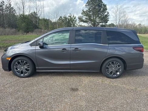 New 2026 Honda Odyssey Touring image 5