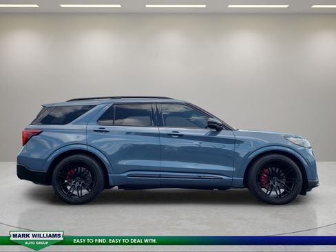 Used 2025 Ford Explorer ST AWD/4WD image 2