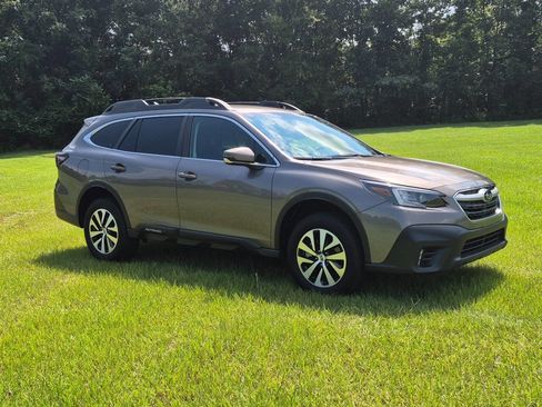 Used 2022 Subaru Outback Premium image 11