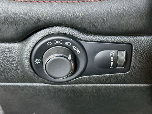 Used 2025 Dodge Durango GT AWD/4WD image 17