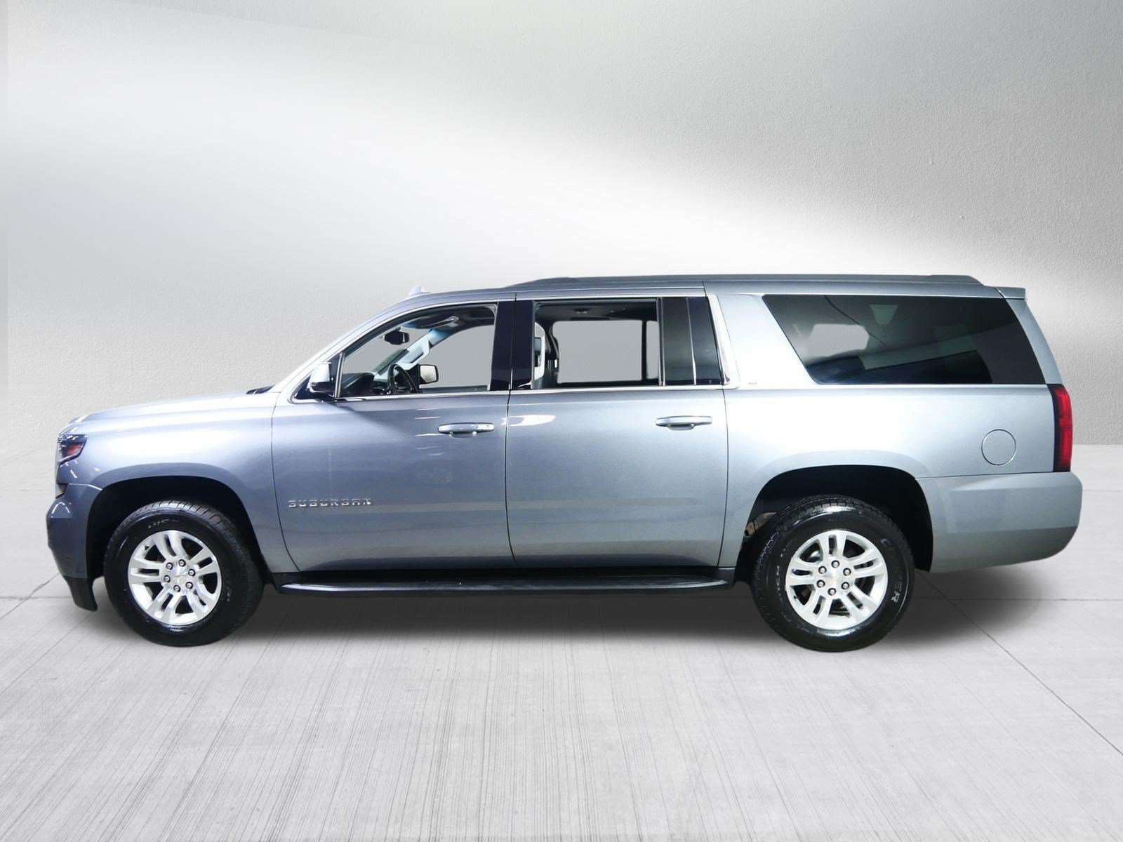 Used 2020 Chevrolet Suburban LT w/ Luxury Package AWD/4WD image 4