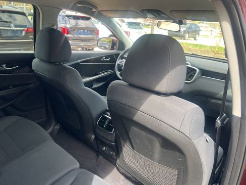 Used 2019 Kia Sorento LX image 15