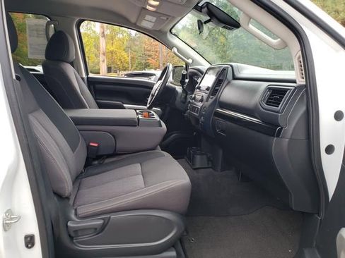 Used 2022 Nissan Titan SV image 15
