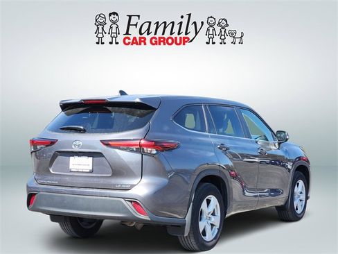 Certified 2024 Toyota Highlander LE image 4