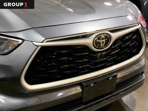 Used 2024 Toyota Highlander XLE image 29