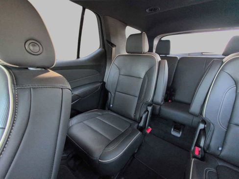 Used 2022 Chevrolet Traverse Premier image 4