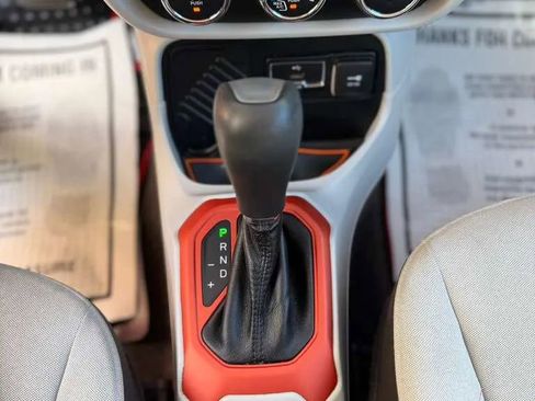 Used 2015 Jeep Renegade Latitude image 24