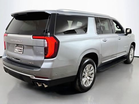 Used 2025 GMC Yukon XL Denali AWD/4WD image 4