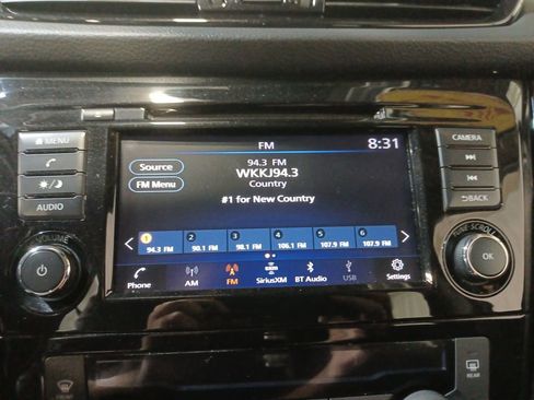 Used 2022 Nissan Rogue Sport SV w/ Technology Package image 12