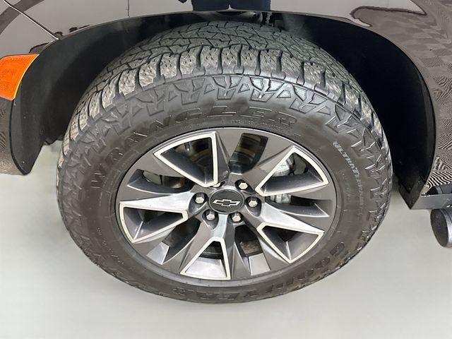 Used 2021 Chevrolet Suburban Z71 AWD/4WD image 32