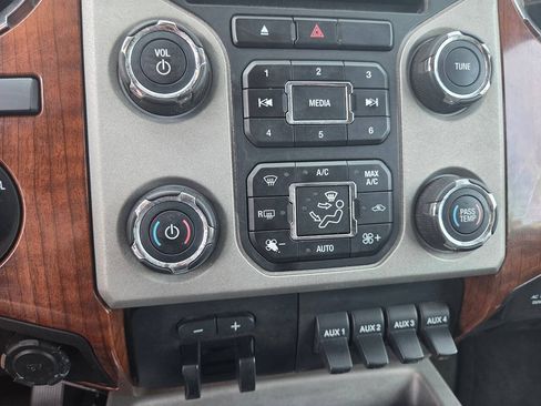 Used 2015 Ford F250 King Ranch w/ FX4 Off-Road Package AWD/4WD image 19