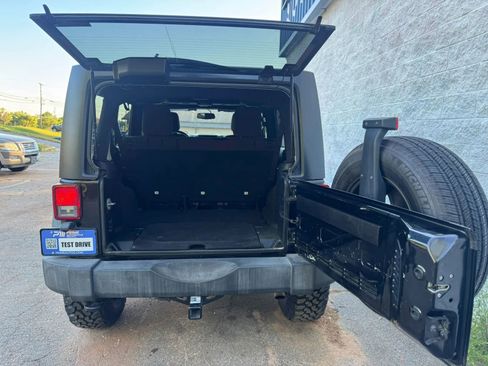 Used 2014 Jeep Wrangler Unlimited Sport w/ Quick Order Package 24S AWD/4WD image 9