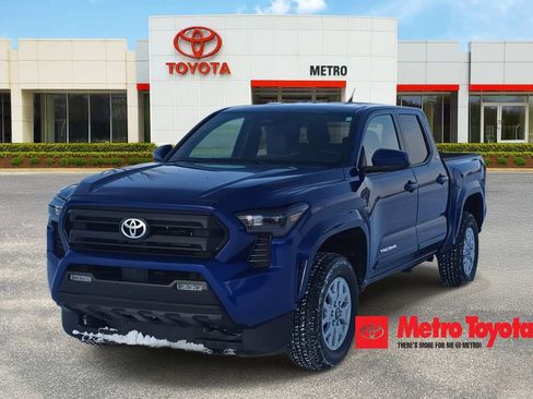 Used 2025 Toyota Tacoma SR5 image 1