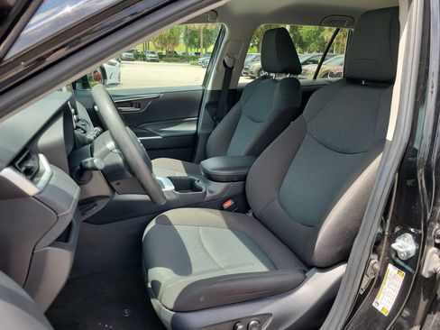 Used 2024 Toyota RAV4 XLE FWD image 16