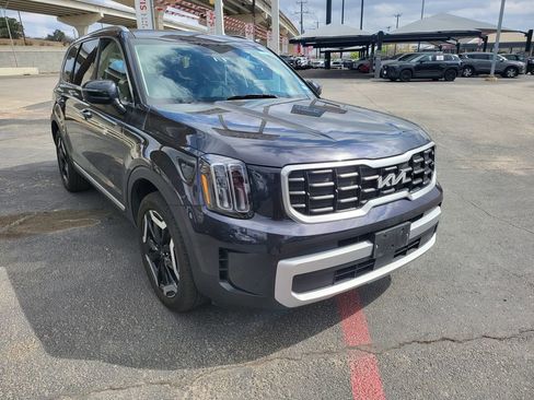 Used 2025 Kia Telluride S image 3