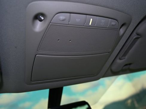 Used 2018 Nissan Pathfinder SV image 44