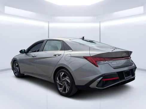 Used 2025 Hyundai Elantra Limited FWD image 6