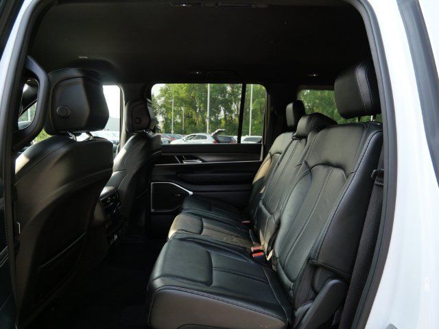 Used 2024 Jeep Wagoneer Series II w/ Flexible Seating Group AWD/4WD image 11