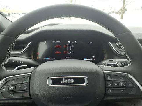 Certified 2025 Jeep Grand Cherokee L Altitude image 19