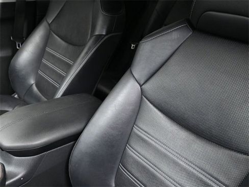 Used 2019 Toyota RAV4 Limited w/ Advanced Technology Package image 18