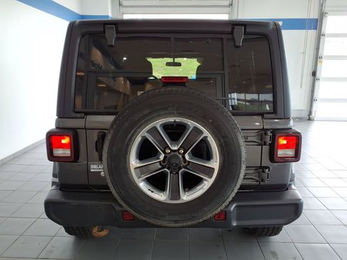 Used 2019 Jeep Wrangler Unlimited Sahara AWD/4WD image 5