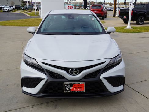 Certified 2024 Toyota Camry SE image 3