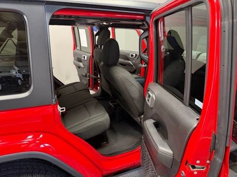 Used 2020 Jeep Wrangler Unlimited Sahara AWD/4WD image 27