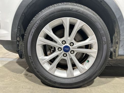 Used 2019 Ford Escape SE image 18