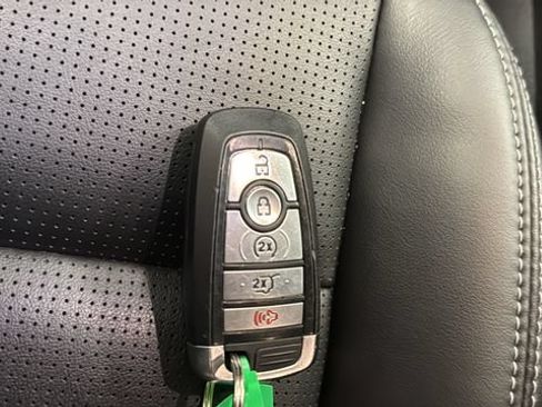 Used 2025 Ford Escape Platinum AWD/4WD image 20