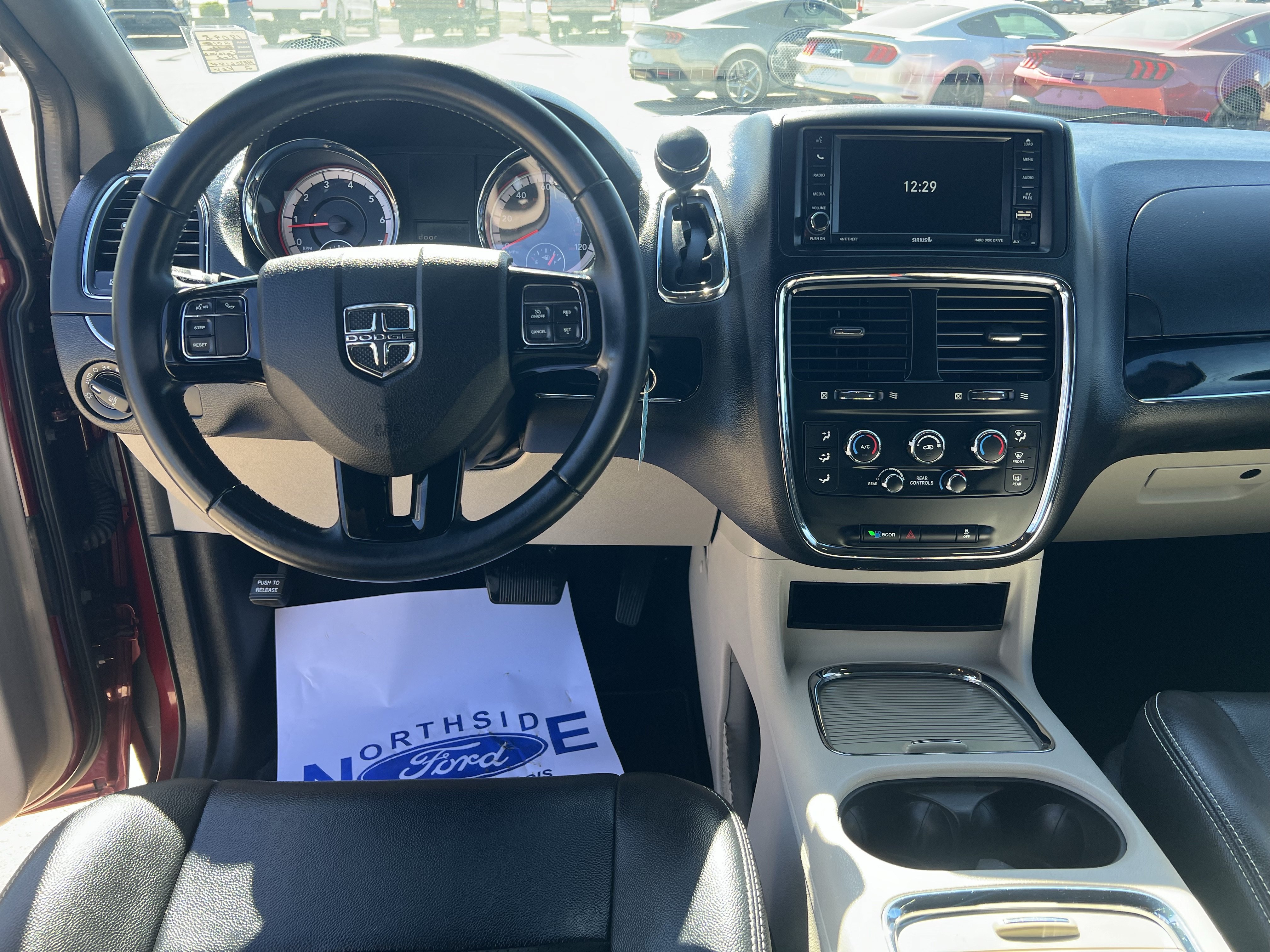 Used 2017 Dodge Grand Caravan SXT FWD image 17