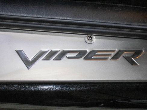 Used 2003 Dodge Viper SRT-10 image 38