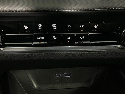 Used 2025 Chevrolet Equinox LT image 18