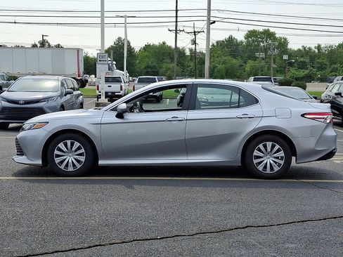 Used 2018 Toyota Camry FWD image 4