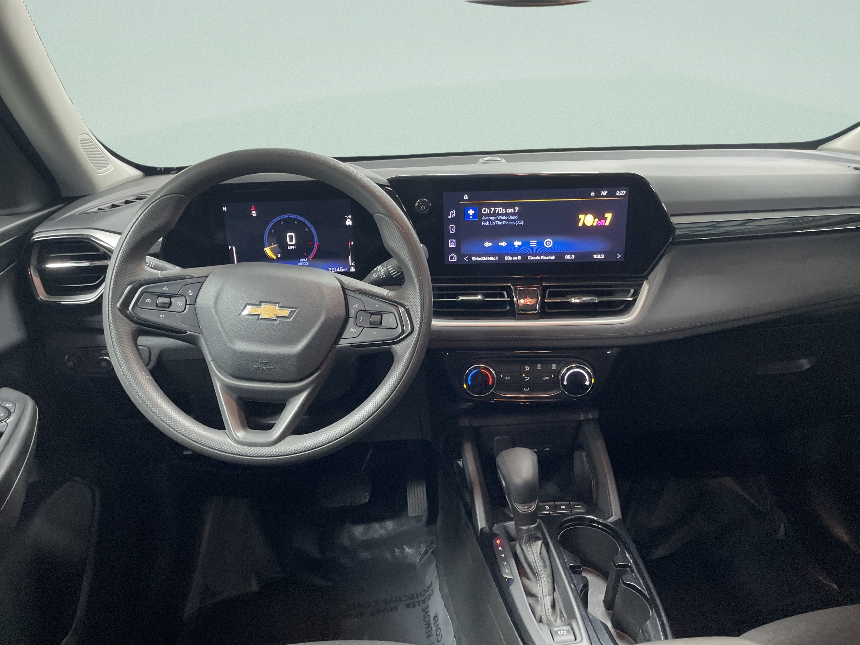 Used 2025 Chevrolet TrailBlazer LT AWD/4WD image 15