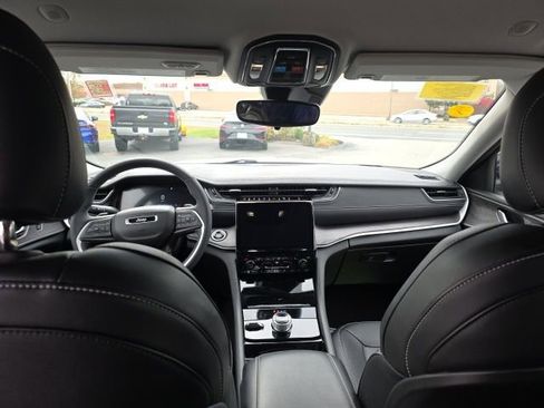 Used 2023 Jeep Grand Cherokee L Limited image 15