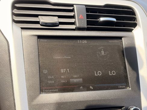 Used 2016 Ford Fusion SE FWD image 22