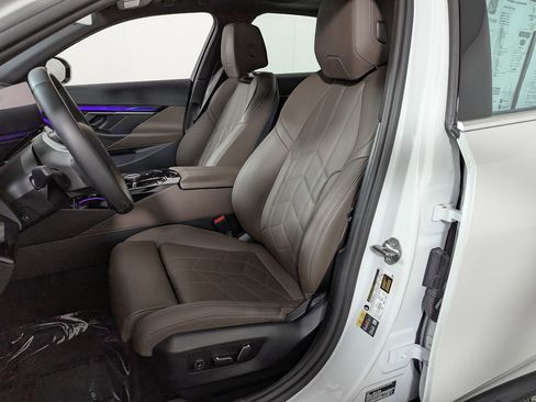 Certified 2024 BMW i5 eDrive40i w/ Convenience Package image 17