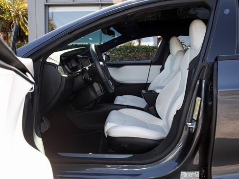 Used 2020 Tesla Model S Performance image 24