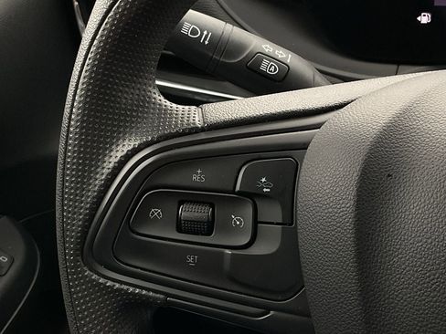 Used 2025 Buick Envista Preferred image 23