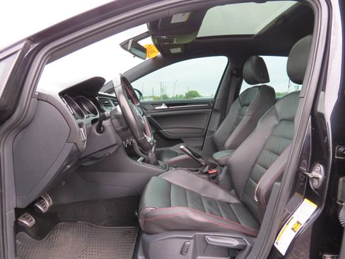 Used 2015 Volkswagen GTI SE FWD image 27